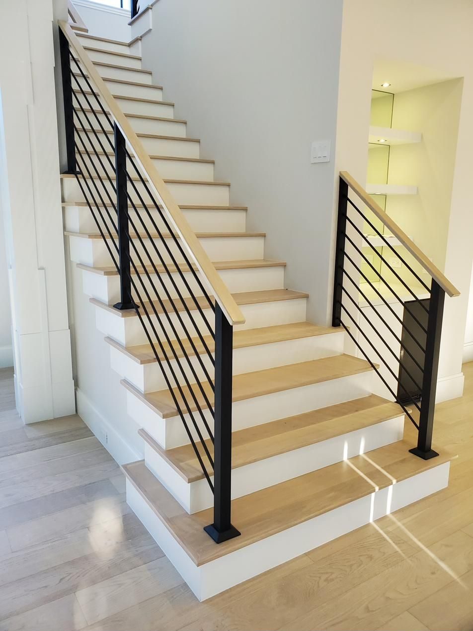 Staircase with vertical metal rod balusters