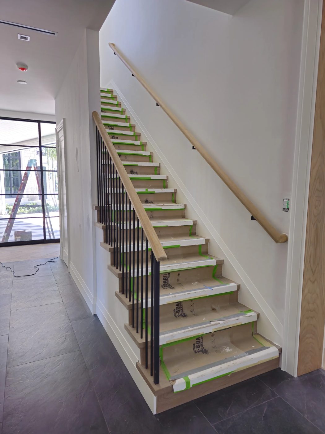 Oak handrail with slim black rod balusters