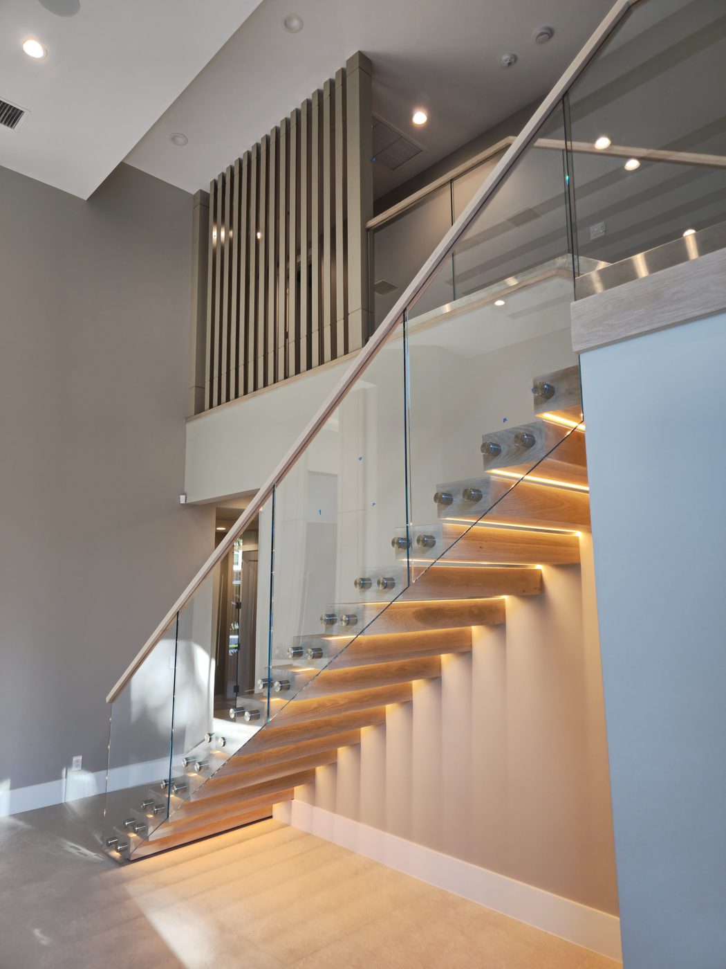 Floating staircase with under-tread LED lighting