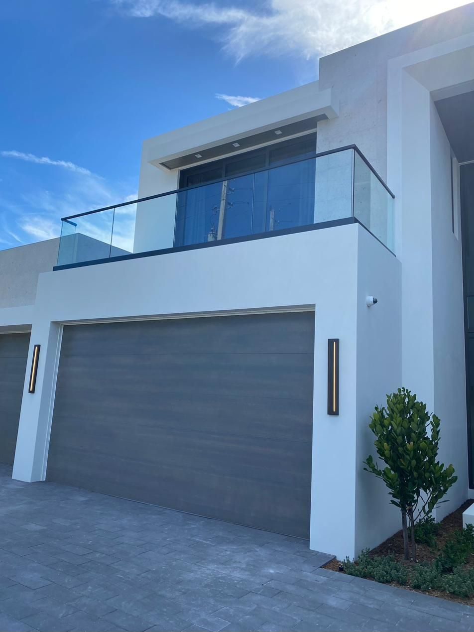 Exterior glass balcony railing