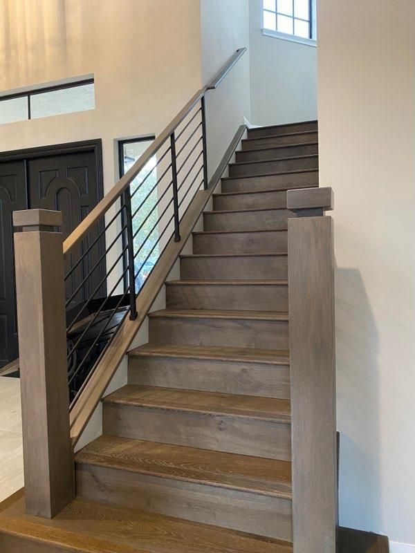 Staircase with horizontal rod railing