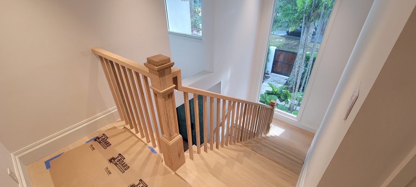 Oak box newels with square balusters on a landing